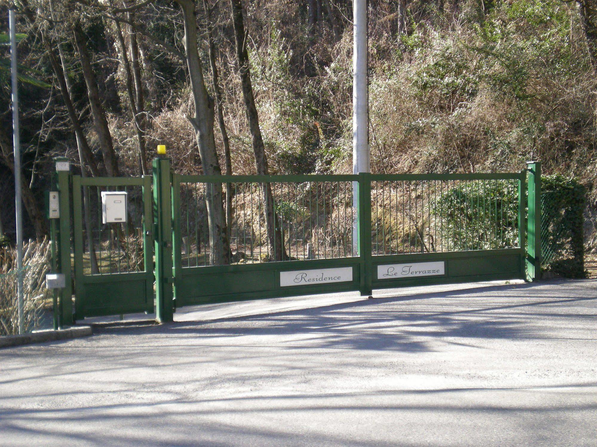 Le Terrazze Vista Lago Piscina Tennis Parking Wi-Fi メナッジョ エクステリア 写真