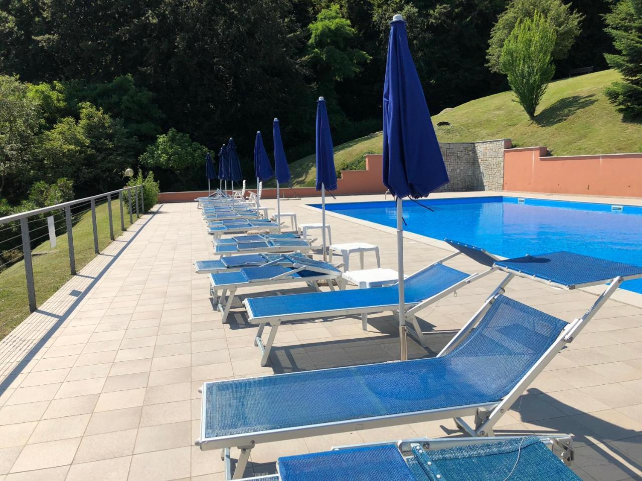 Le Terrazze Vista Lago Piscina Tennis Parking Wi-Fi メナッジョ エクステリア 写真